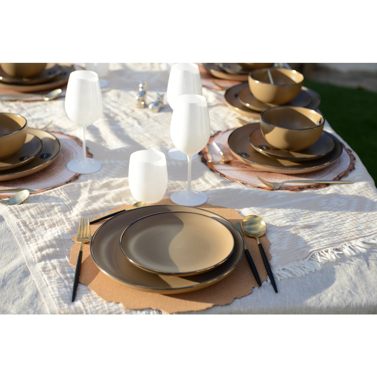 Hausfrau 24 goldene und schwarze Stücke