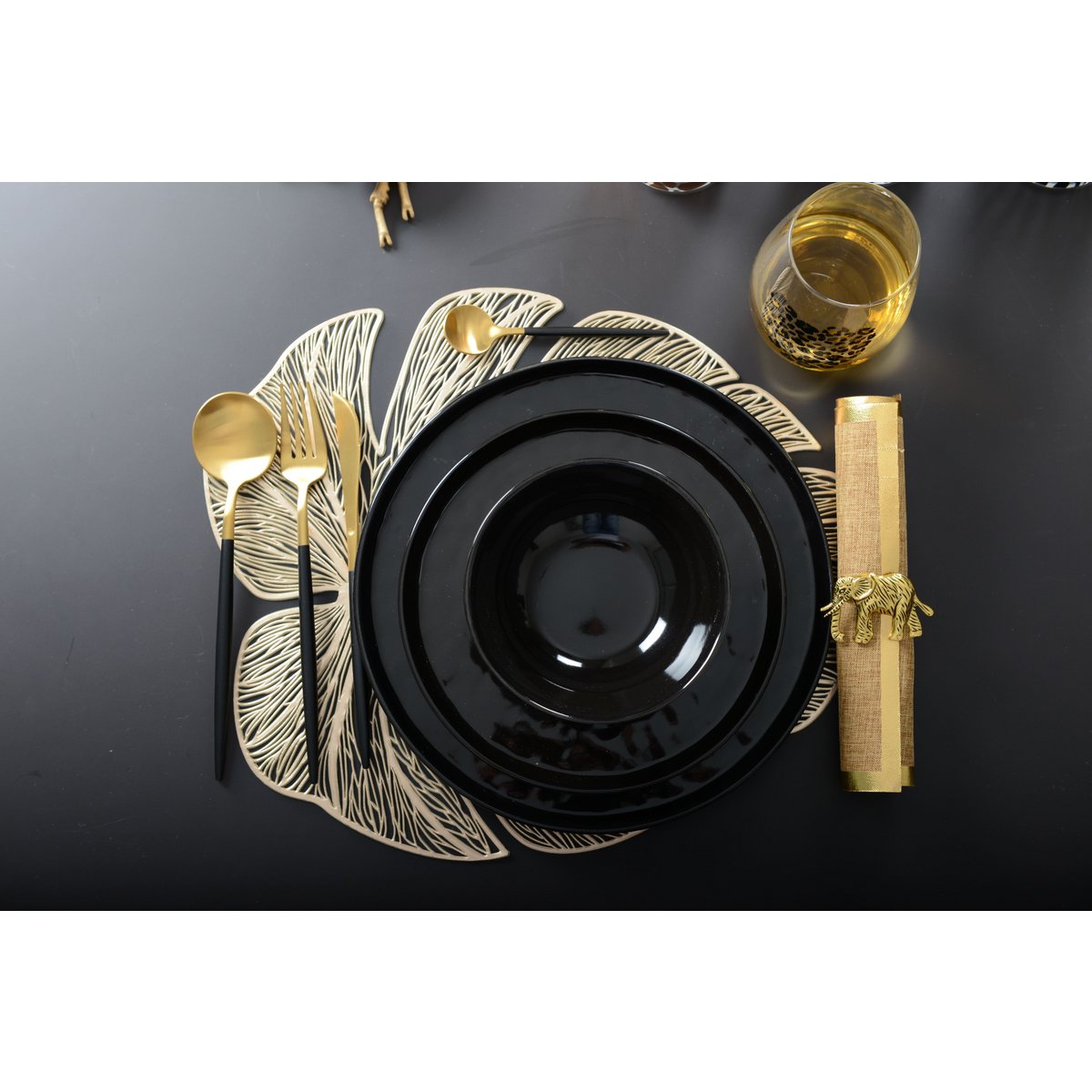 Hausfrau 24 goldene und schwarze Stücke